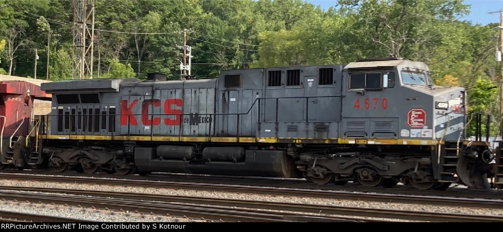 Grey KCS GE unit westbound on CP Rail today - St Paul MN 2023